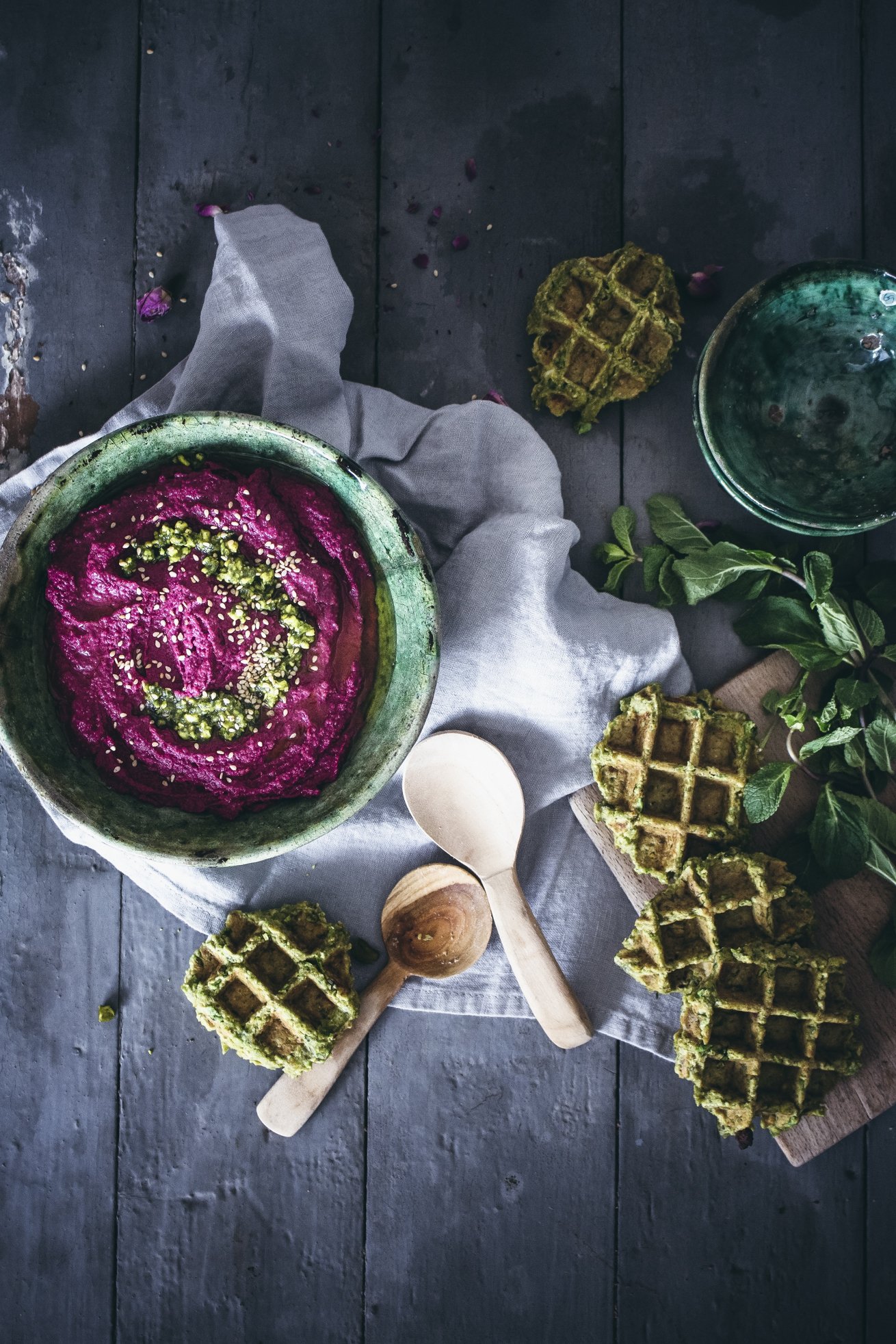 Fawaffeln, Rote Beete Hummus und Pistazien-Minz Pesto