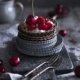 Tartelettes mit Kirschen, Mohn und Maraschino