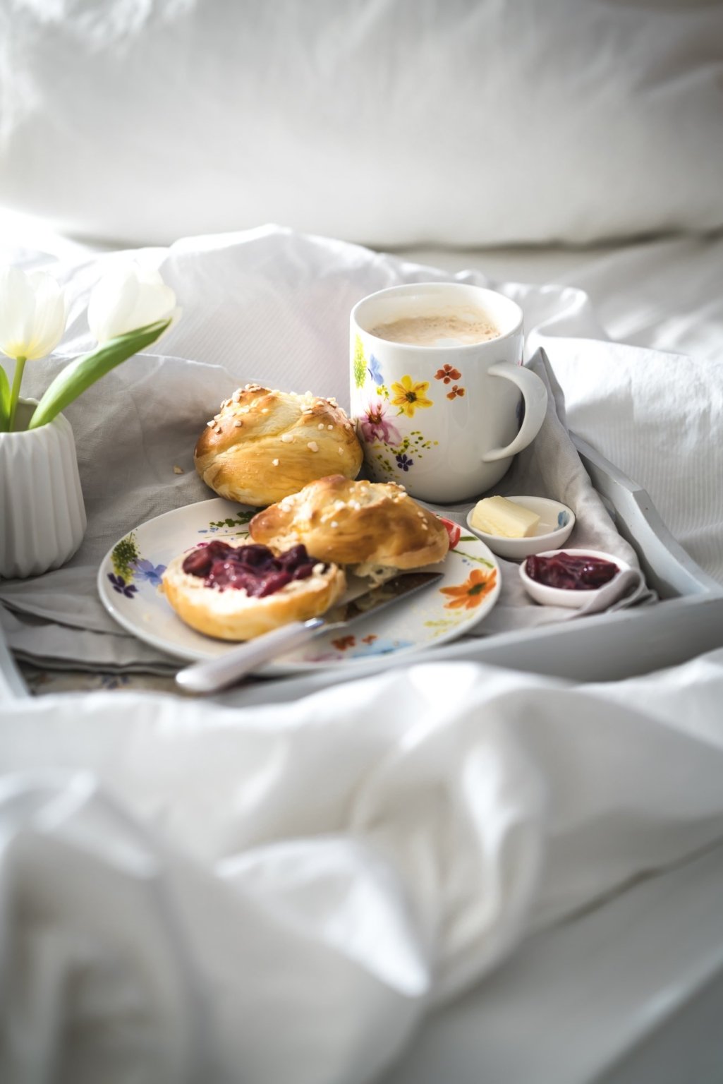 Süße Brötchen mit Aronia Rhabarber Marmelade - Tinastausendschön