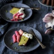 Pistazien Rührkuchen mit Rhabarbertopping