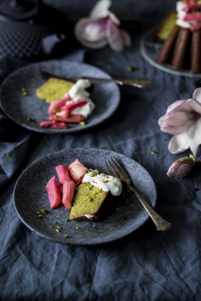 Pistazien Rührkuchen mit Rhabarbertopping