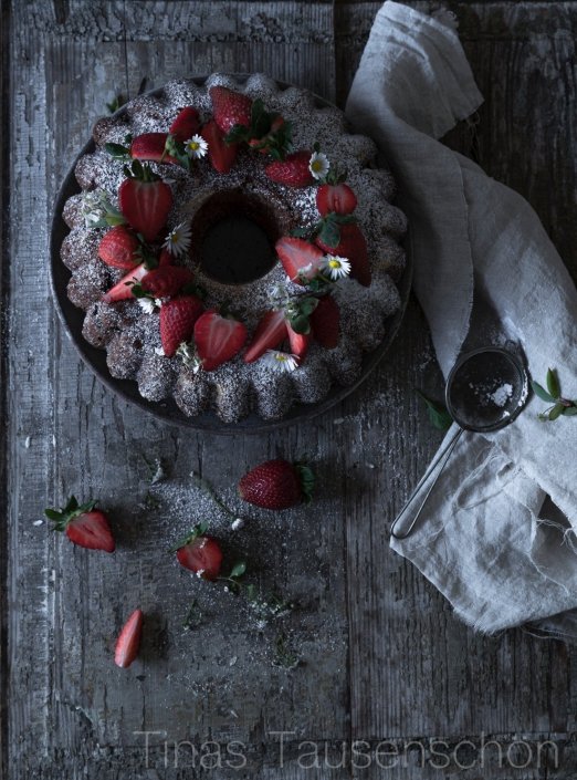 Schokoladiger Erdbeer Bananen Kuchen! - Tinastausendschön