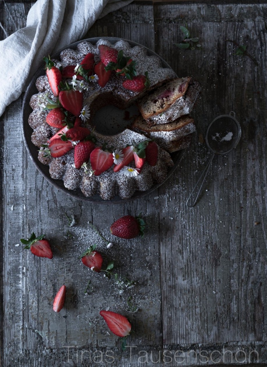 Schokoladiger Erdbeer Bananen Kuchen! - Tinastausendschön