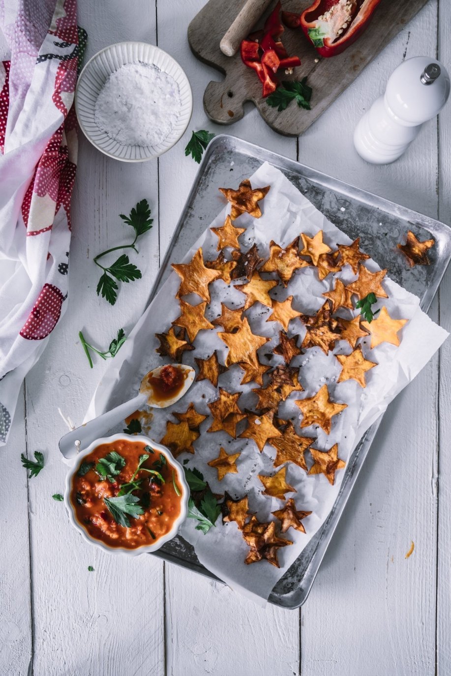 Süsskartoffel Chips mit Paprika Salsa