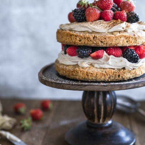 Cappuccino Torte mit Mascarpone und Beeren - Tinastausendschön