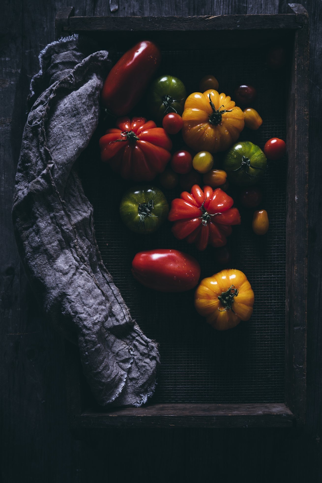 Vinschgauer Fladen mit Heirloom Tomaten, Basilikum und Burrata