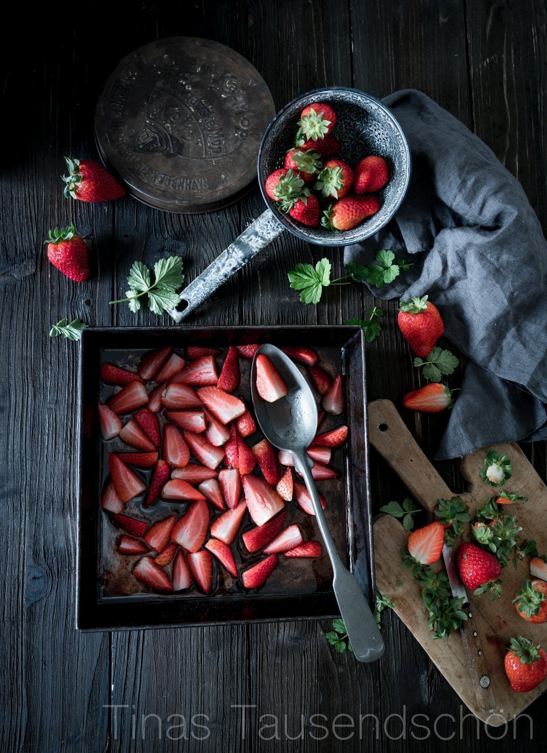 Saftiger Polentakuchen mit Orangenblütenwasser und gerösteten Erdbeeren ...