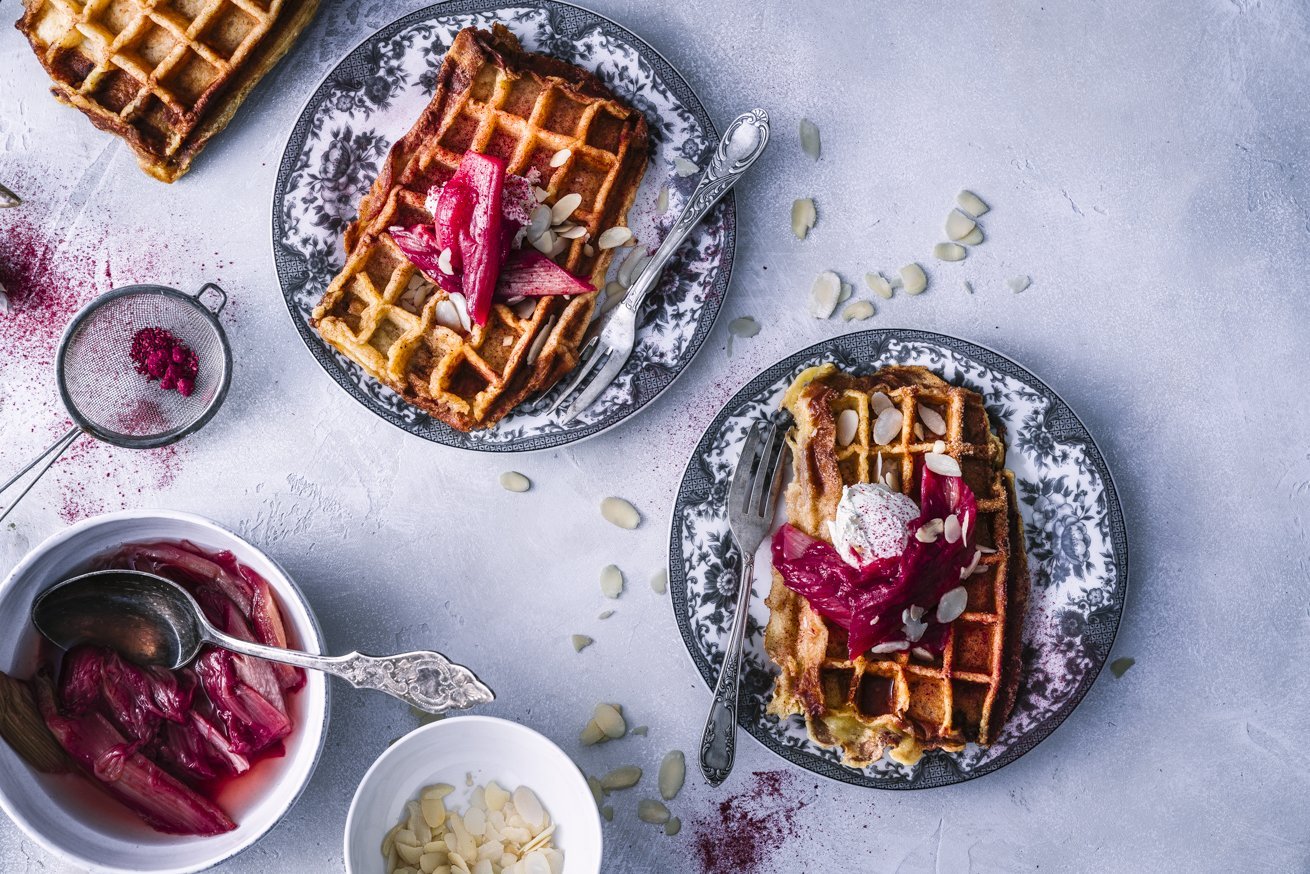 French Toast Waffeln mit Rhabarberkompott und Mascarpone Creme