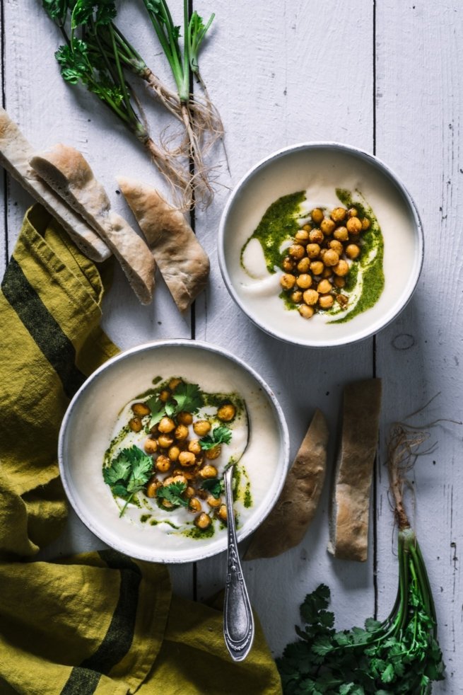 Samtige Sellerie Birnen Suppe mit gerösteten Curry Kichererbsen