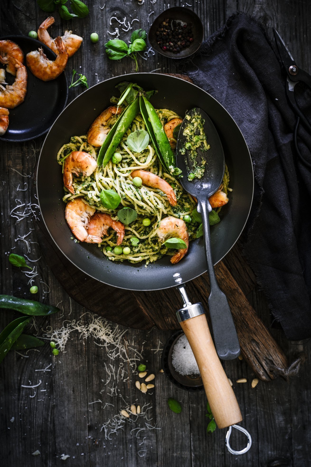 Spaghetti mit Erbsen Pesto und Garnelen