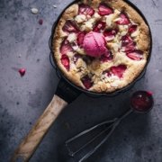 Erdbeer Pfannenkuchen mit Sorbet