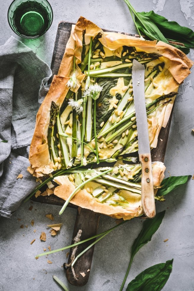 Filo Tarte mit Baerlauch und Spargel