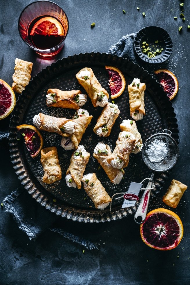 Sizilianische Cannoli mit Blutorangen Ricotta Fuellung