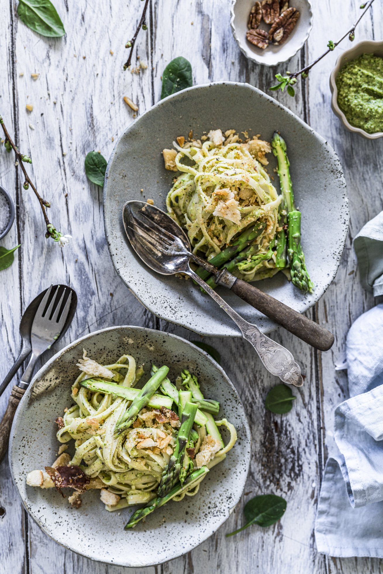 Mit wenig Zutaten! Leckere Tagliatelle mit Pekannuss Spargel Pesto ...