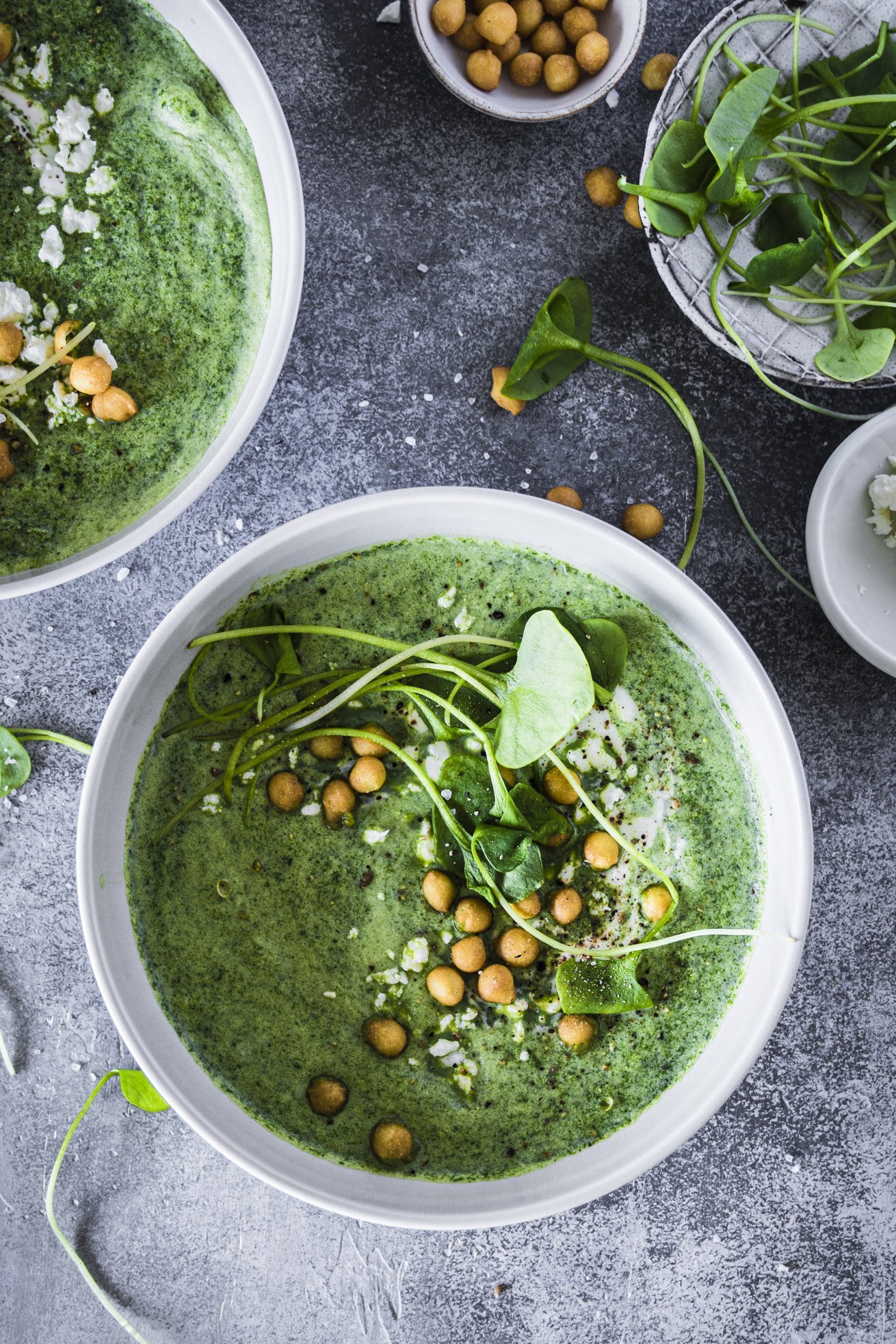 Leichter Frühling! Feine Spinat Suppe mit Feta und Backerbsen ...