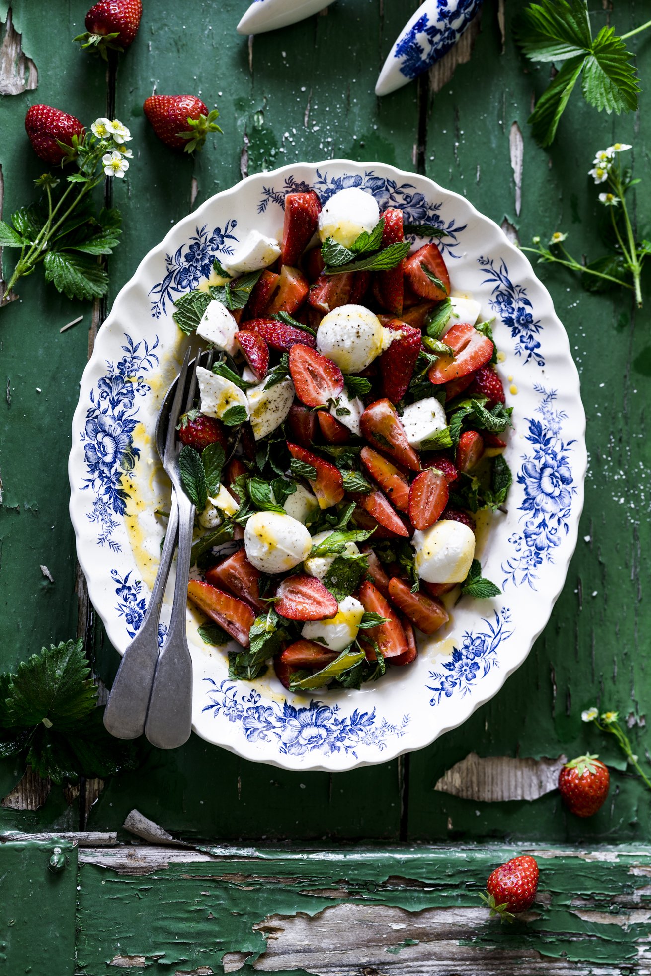 Fruchtiger Erdbeersalat als Beilage oder zum pur essen. Perfekt für laue Sommerabende. Total erfrischend