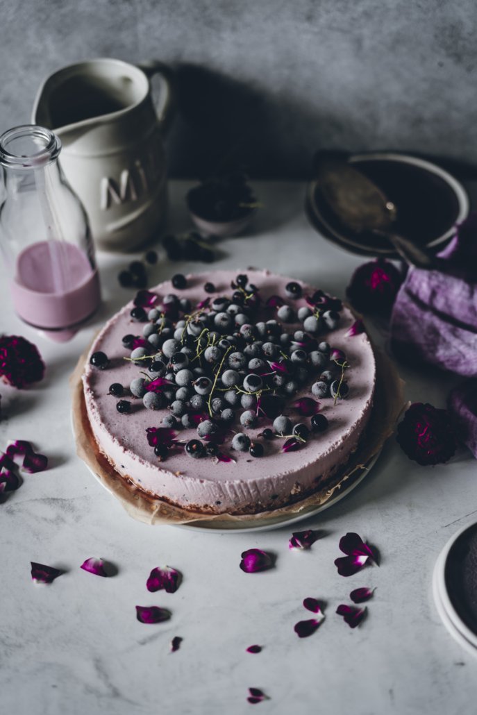 Cassis Buttermilch No Bake Torte