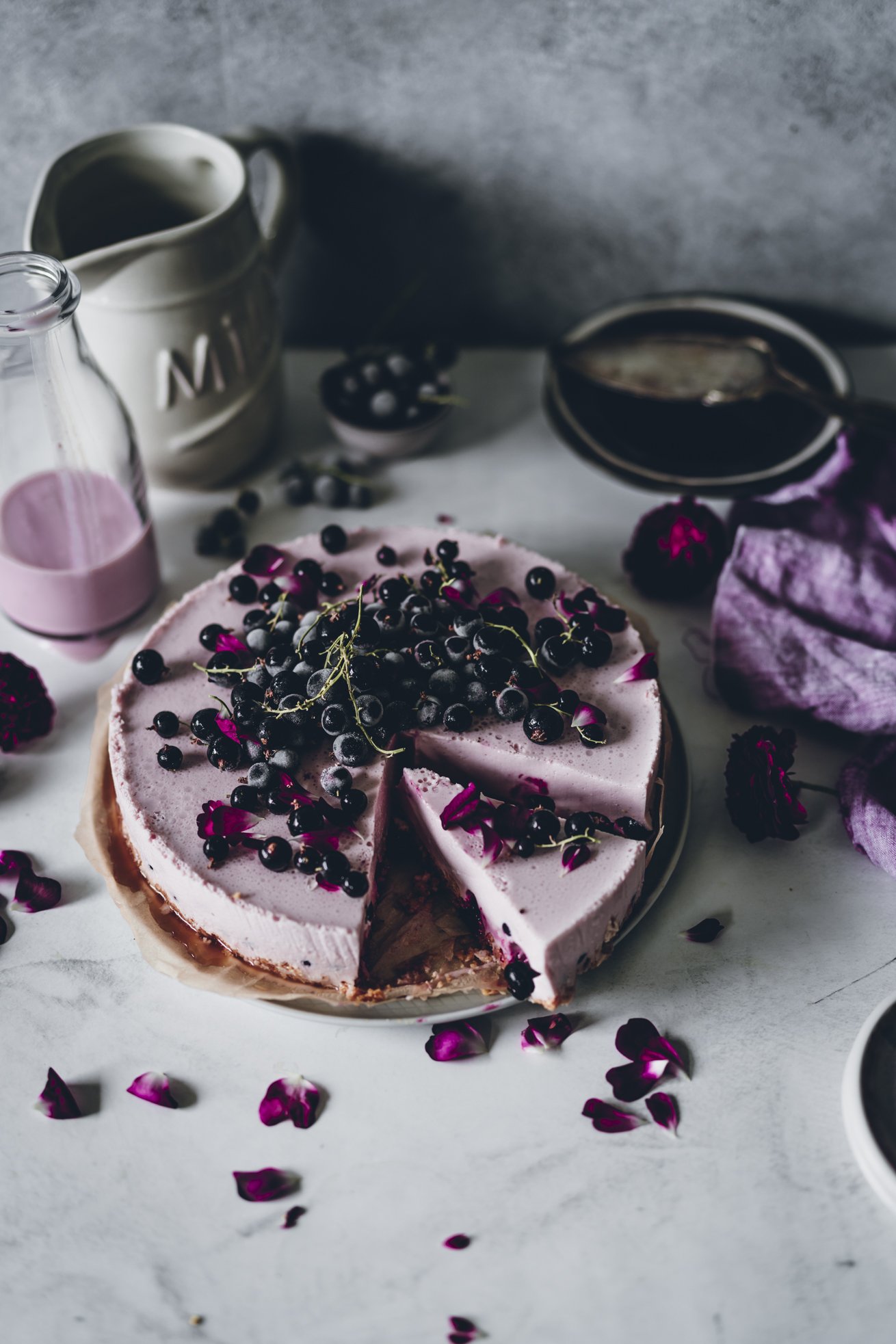 No Bake Buttermilch Torte mit Johannisbeeren