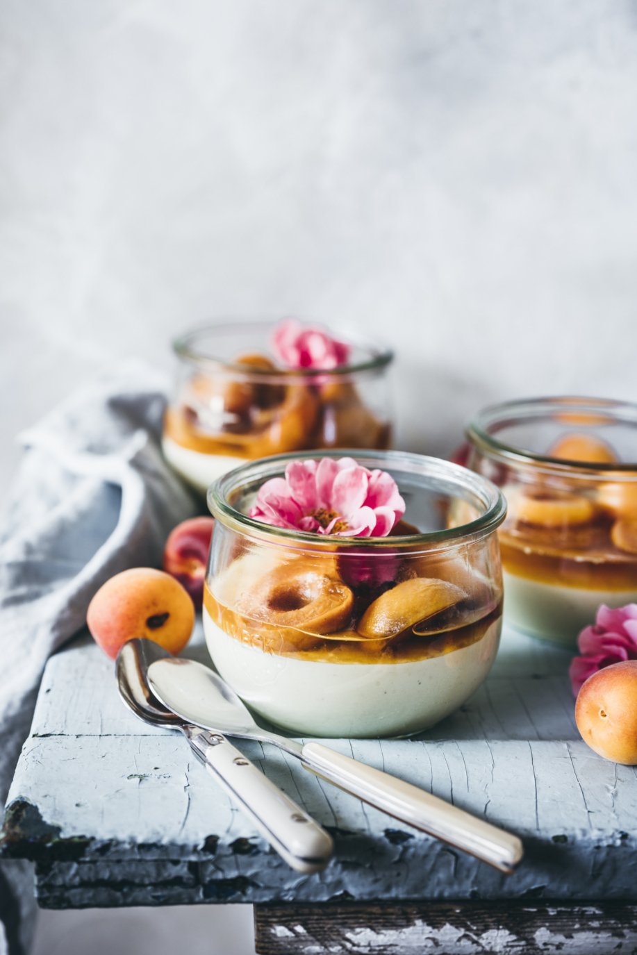 Sommer Dessert im Glas! Einfache Vanille Crème mit Aprikosenkompott ...