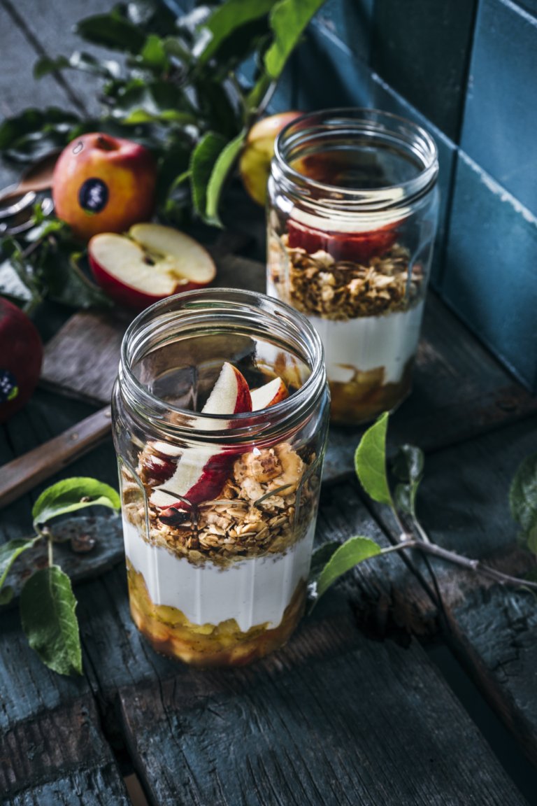 Leckeres Apfelkompott mit Zimt - als Snack to go mit Joghurt und Granola
