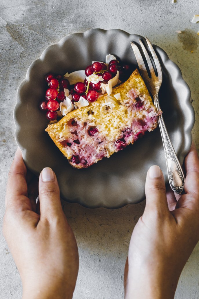 Saftiger Sommer Johannisbeer Kokos Kuchen - Tinastausendschön