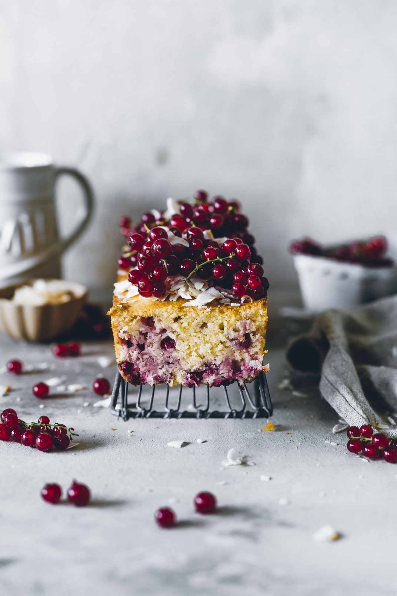 Saftiger Johannisbeer Kuchen mit Kokos