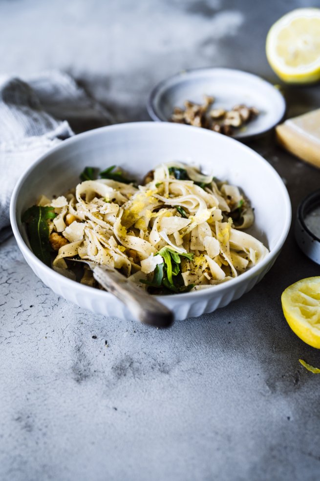 Rezept für die leckerste Sommer Pasta ever. Aus 5 Zutaten schnell und einfach