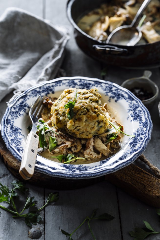 Familienrezept für Semmelknödel und Rahmpilze