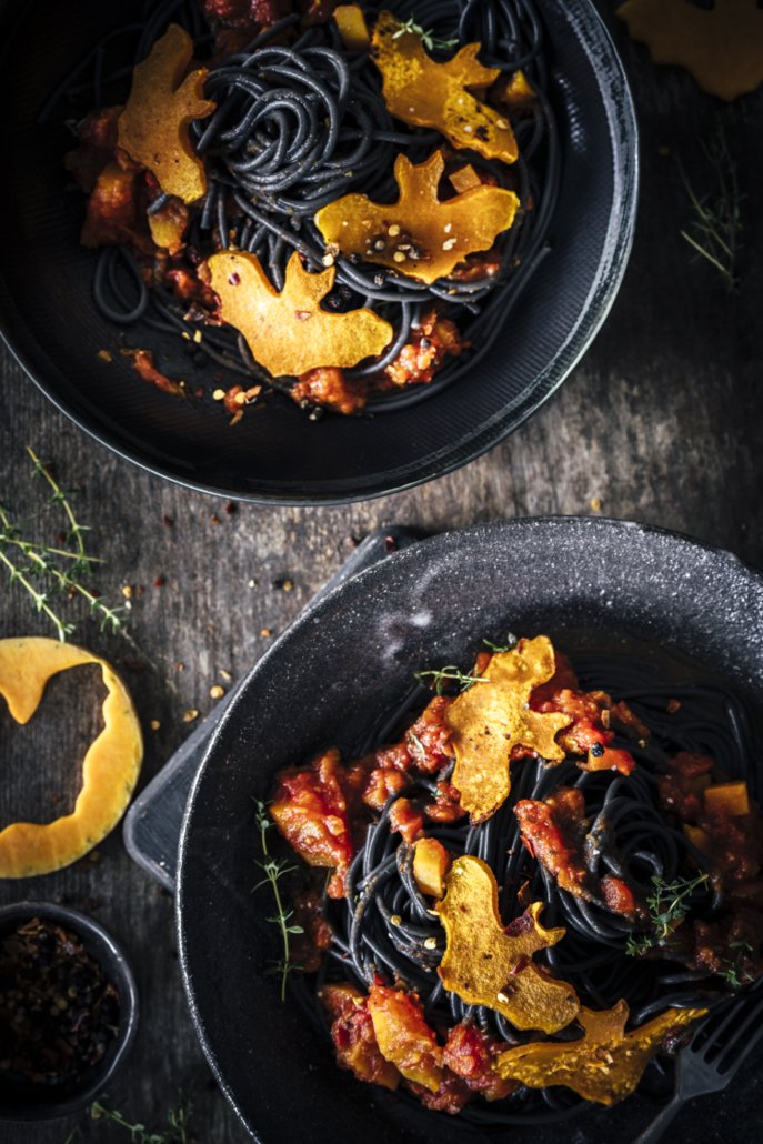 Spooky Halloween Spaghetti mit Kürbis und Orangensaft Sauce