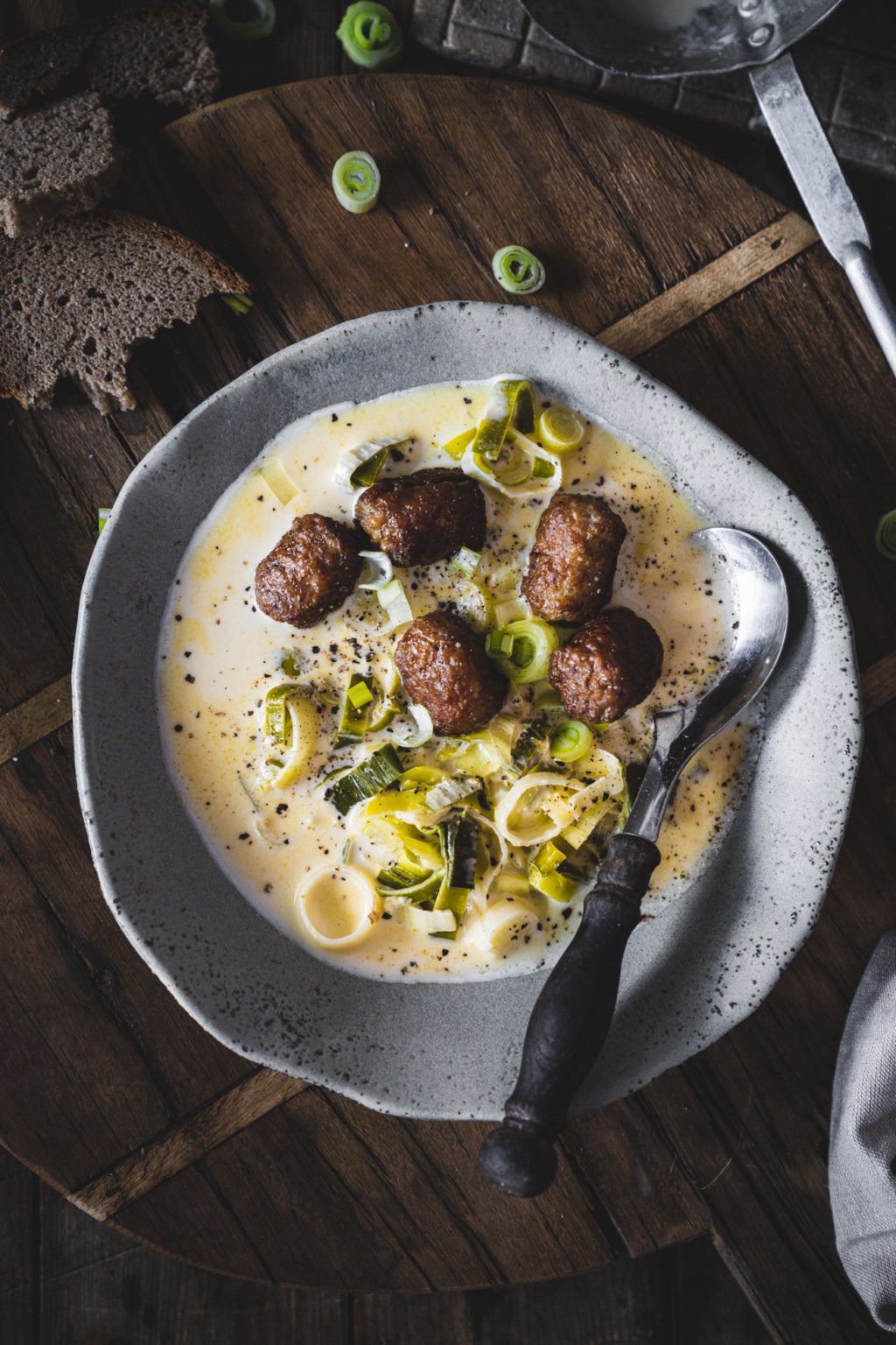 Unsere Lieblings Käse Lauch Suppe mit Hackbällchen