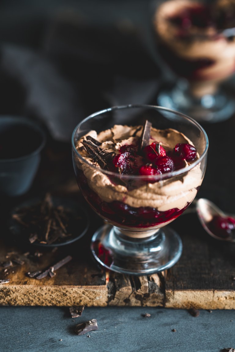 Rezept für leichte Mousse au Chocolat mit Cranberries