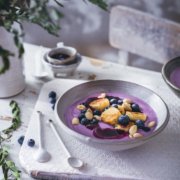 Blaubeer Joghurt Bowl mit Mandeln