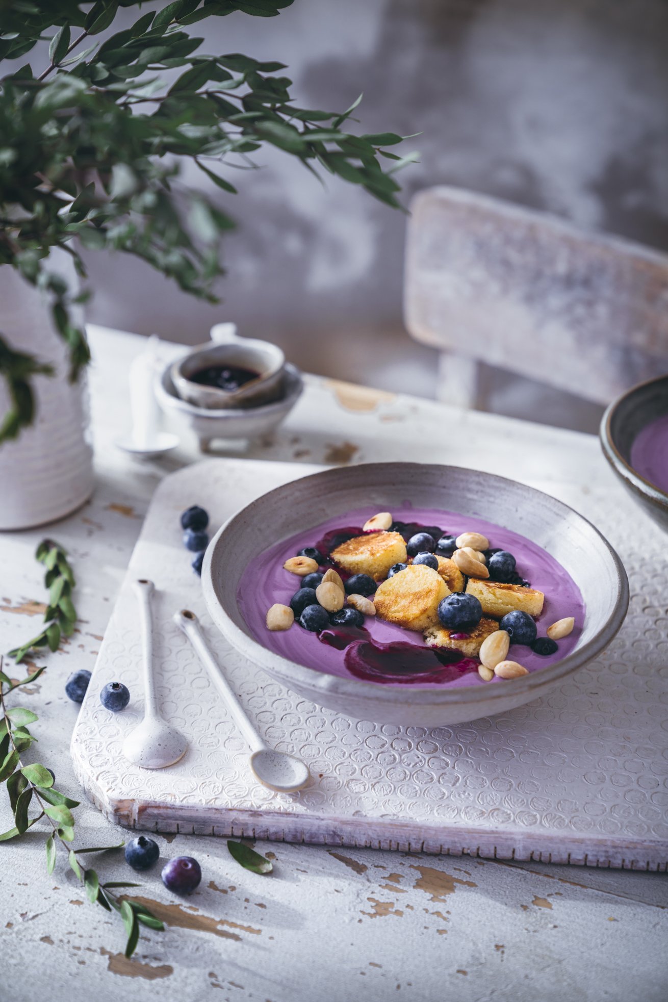 Blaubeer Joghurt Bowl mit Mandeln