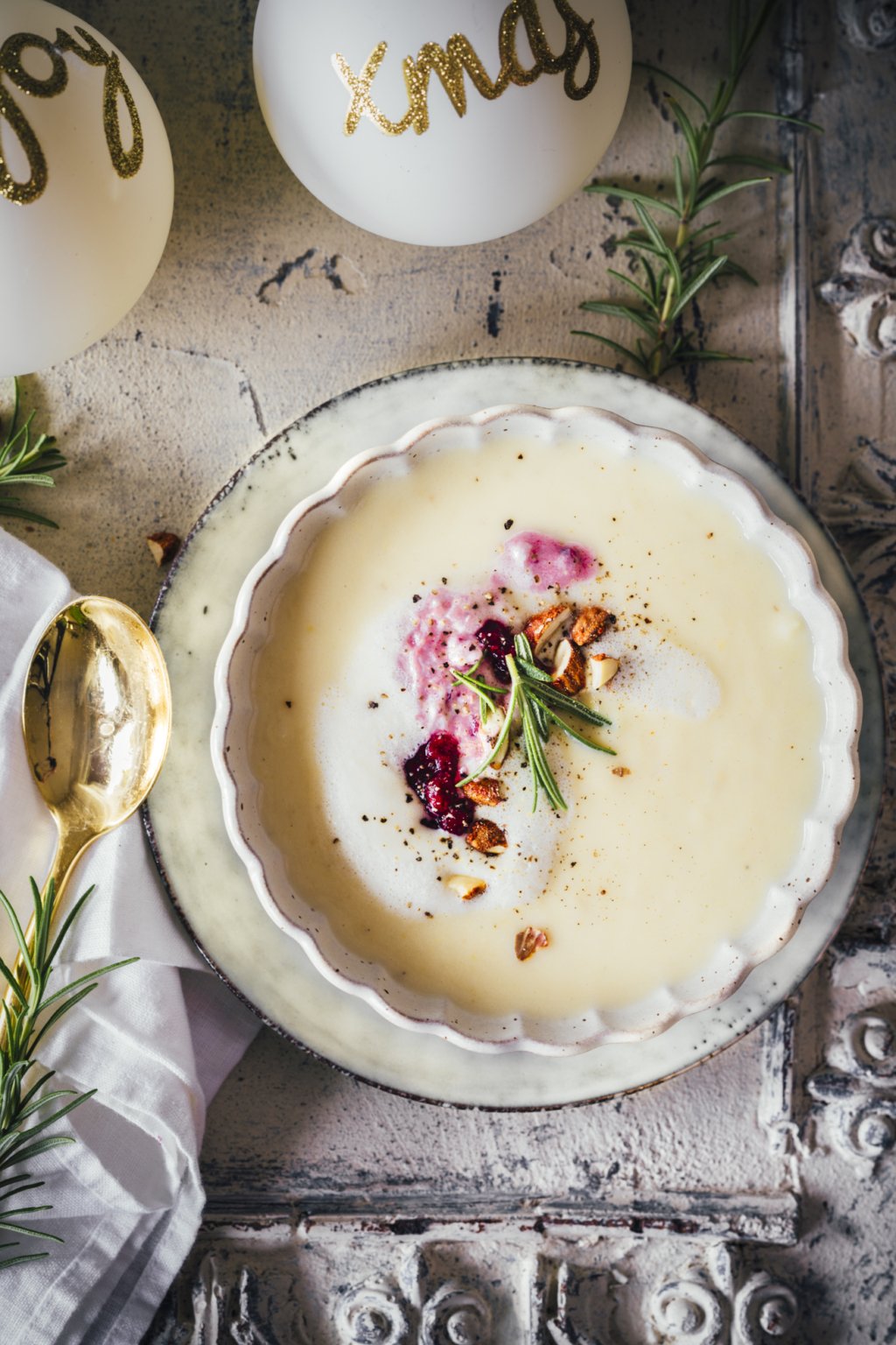 Edle Vorspeise für Weihnachten Pastinaken Apfel Suppe mit Cheddar