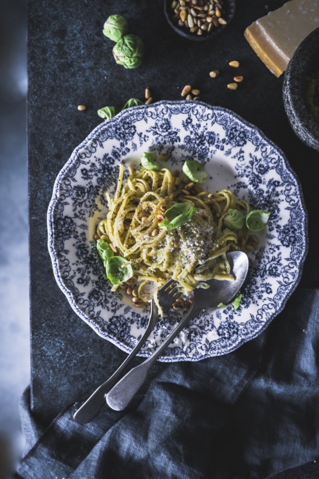 Spaghetti mit Rosenkohl Pesto