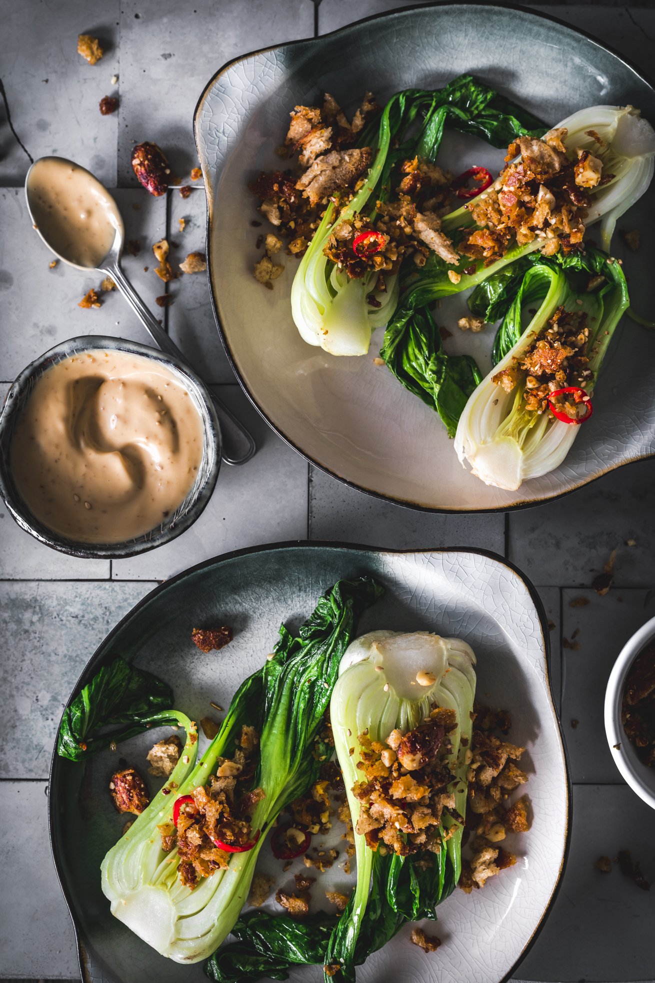 Miso Mayonnaise und asiatischer Pak Choi