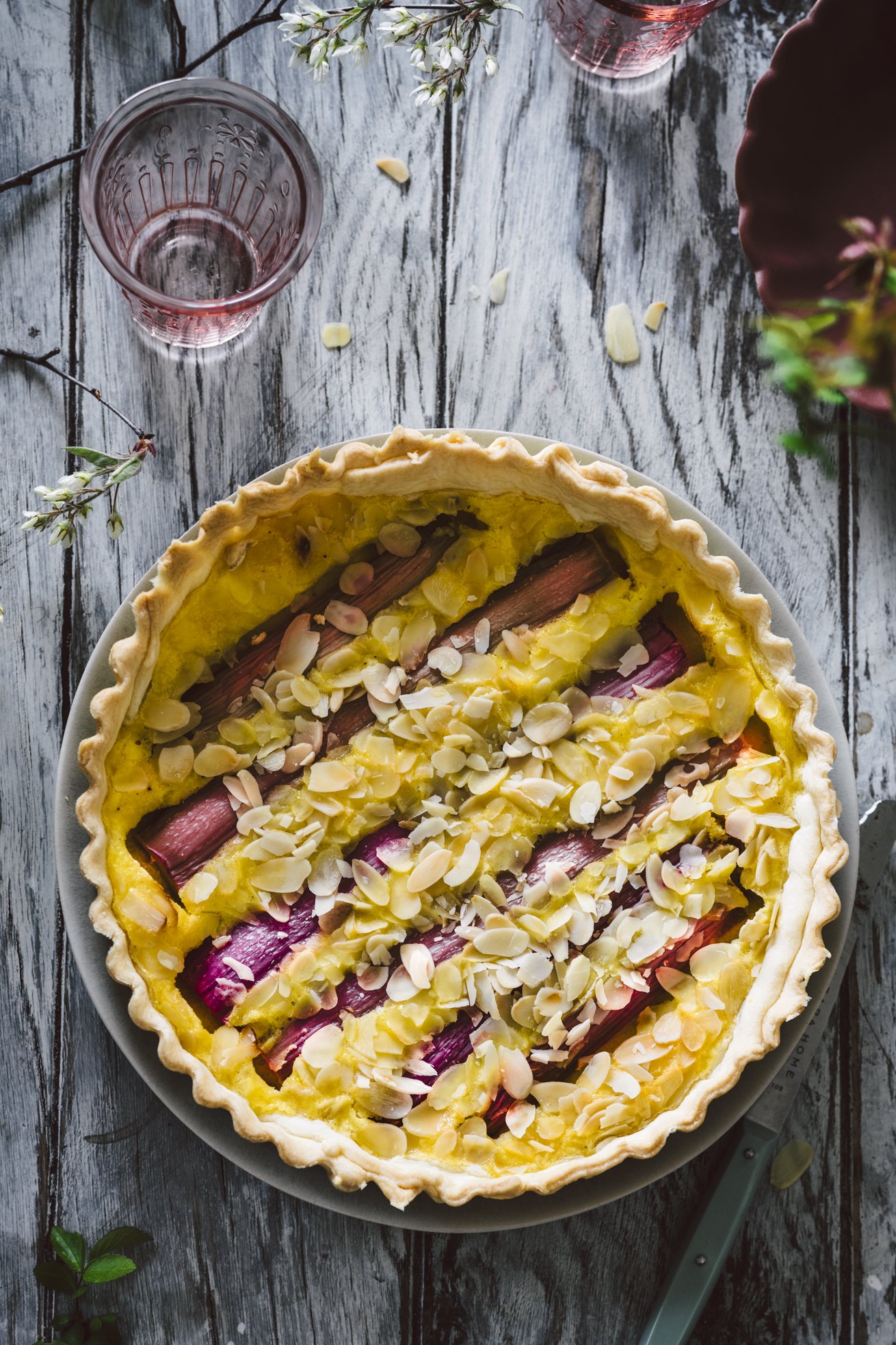 Cremiger Rhabarberkuchen mit Pudding - unser Lieblingsrezept!