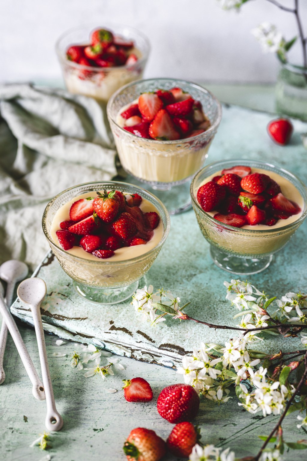 Wie von Oma - Der beste selbstgemachte Vanillepudding mit Erdbeeren