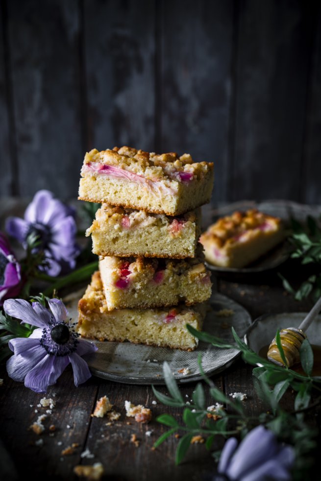 Unkomplizierter Rhabarberkuchen mit Streusel