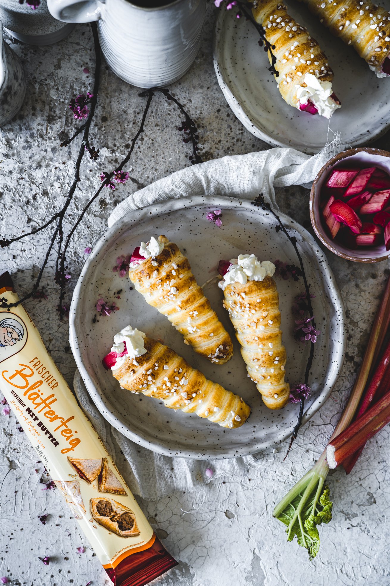 Schaumrollen mit Rhabarber