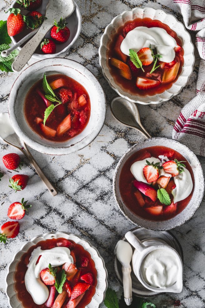 Rhabarber Grütze mit Erdbeeren