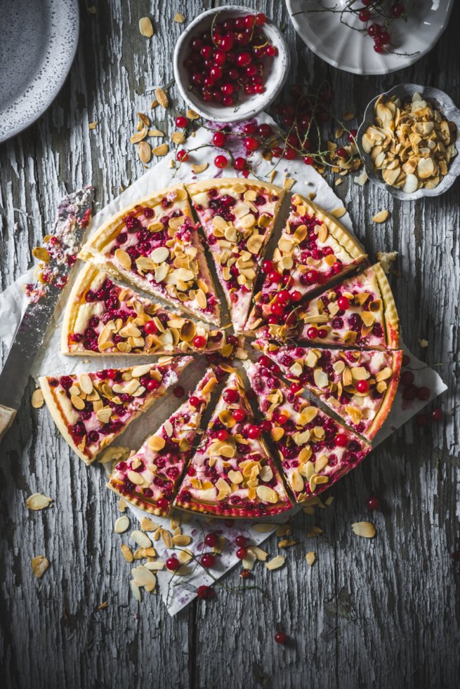 Tarte mit Johannisbeeren und Marzipan