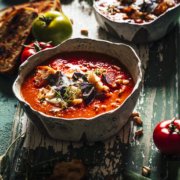 Sommer Tomatensuppe mit Kräutern