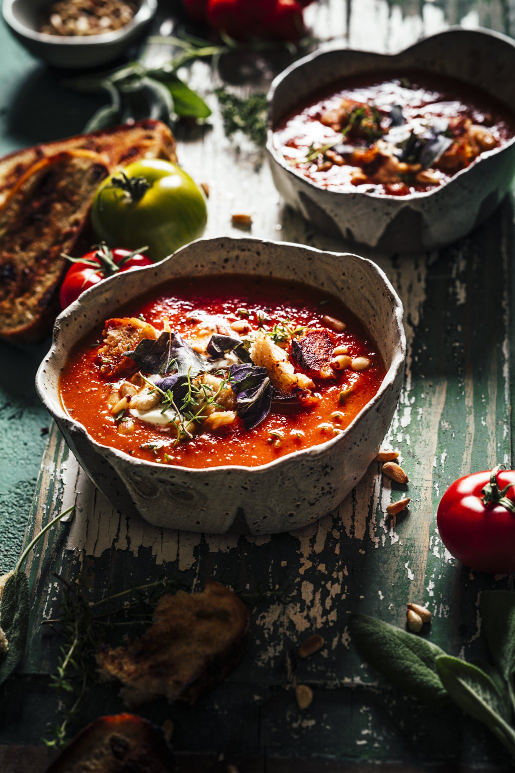 Raffiniertes Rezept - Sommerliche Tomatensuppe mit gerösteten Tomaten ...