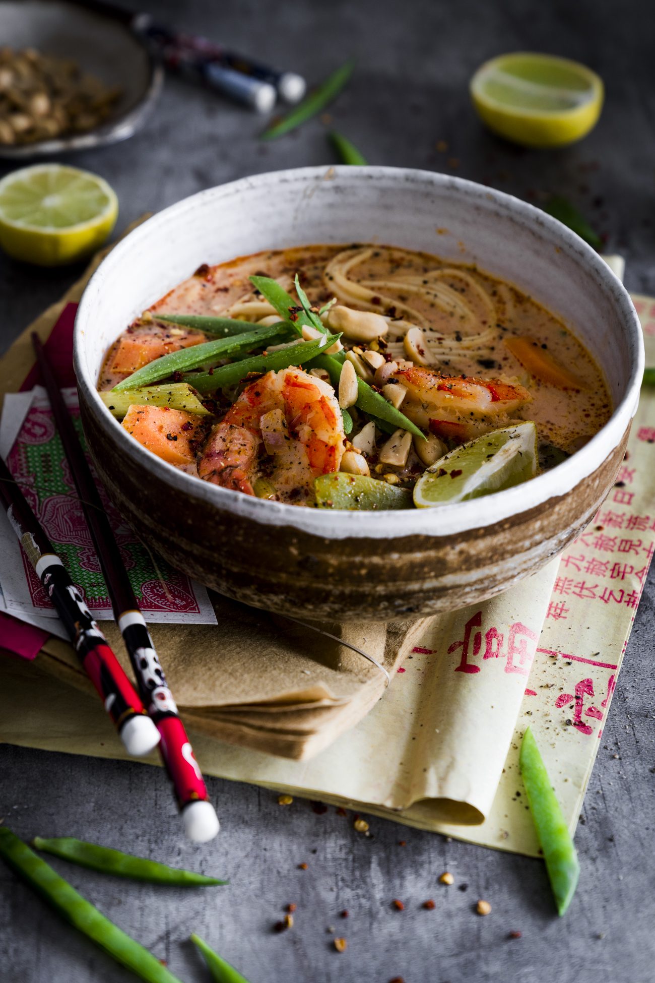 Unsere Lieblings Thai Suppe mit Garnelen und Nudeln - in 25 Minuten ...