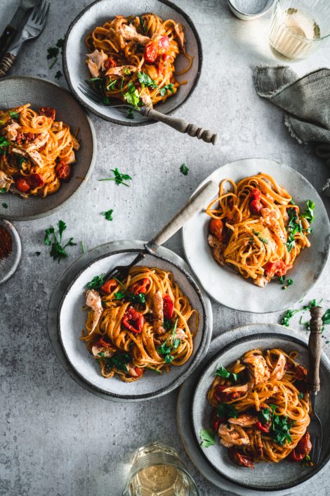 Pasta al Salmone - Unsere schnellen Tagliatelle mit Lachs in cremiger Sauce