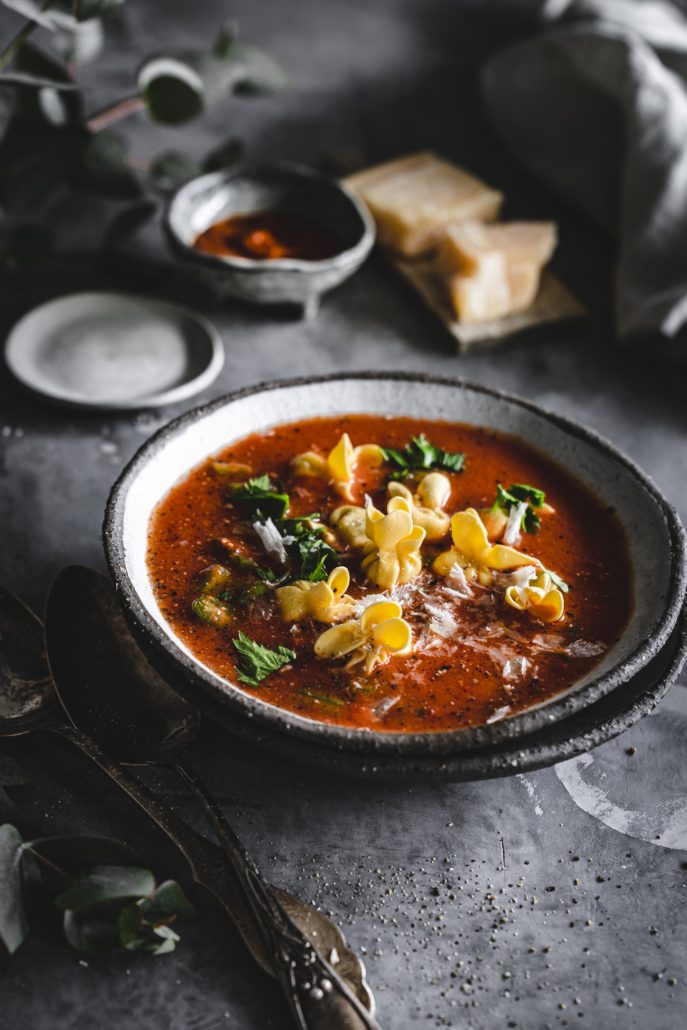 Cremige Tomaten Suppe mit Tortellini - unser einfaches 20 Minuten Rezept