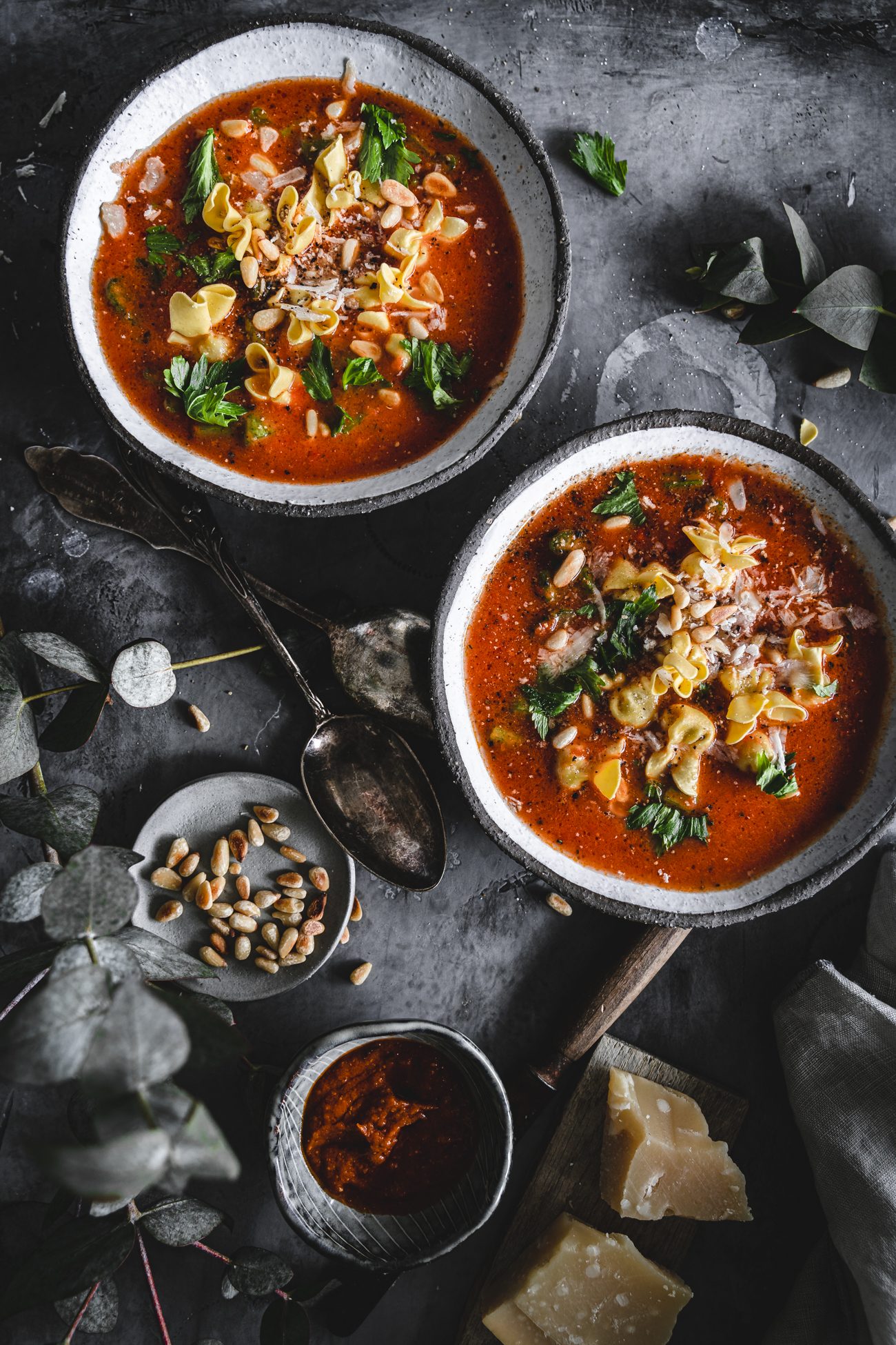 Tomaten Suppe mit Tortellini