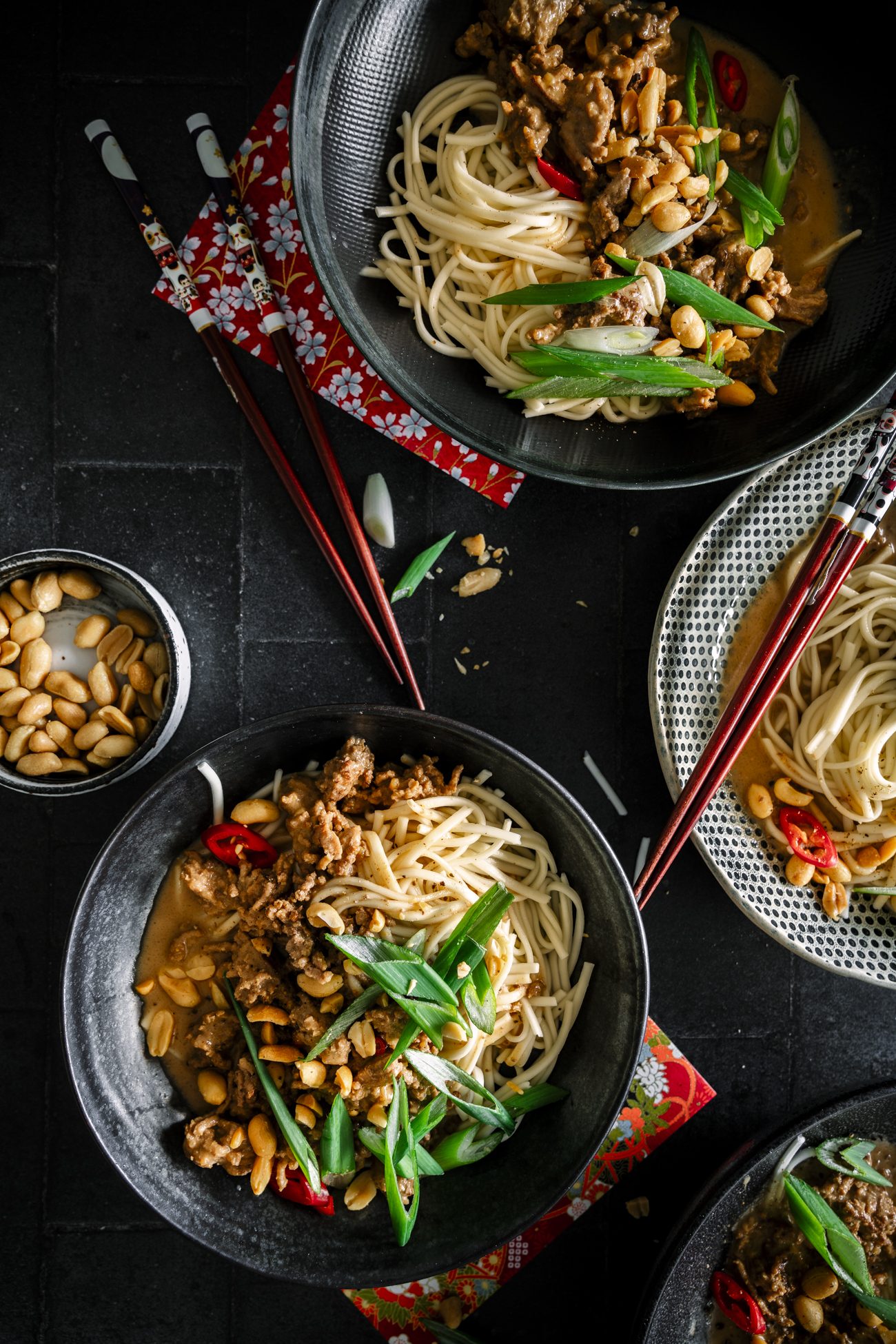 Unsere asiatische Nudelpfanne mit mega cremiger Erdnuss Sauce