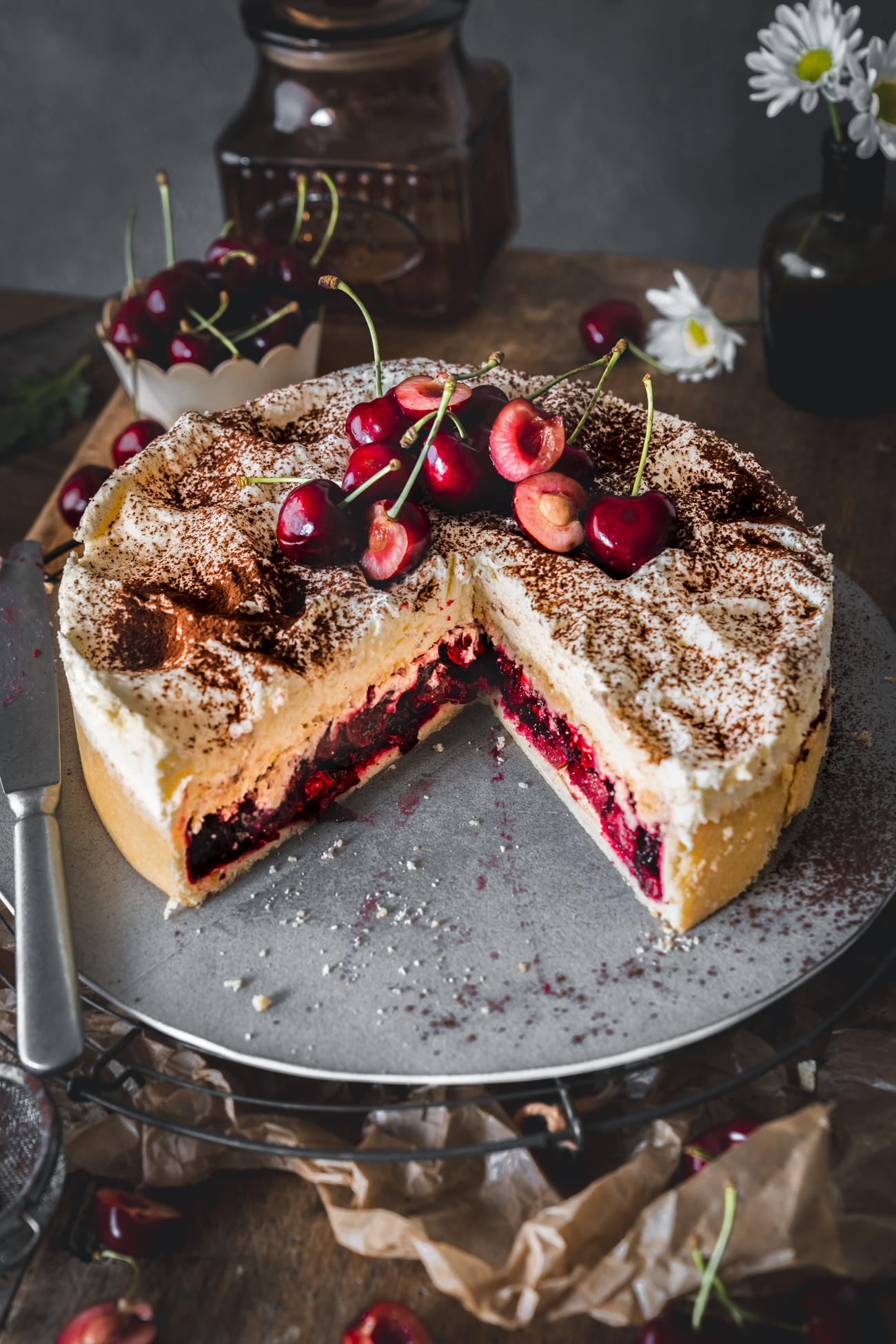 Feuerwehrkuchen - So einfach backt Ihr den Klassiker mit Kirschen selbst!